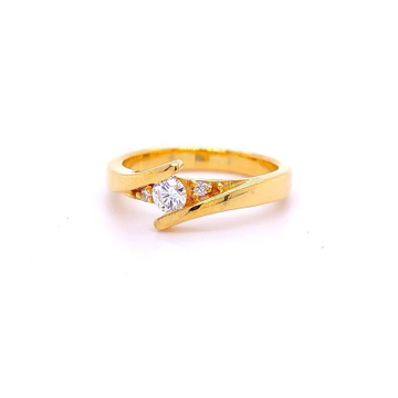 Charming diamond ring