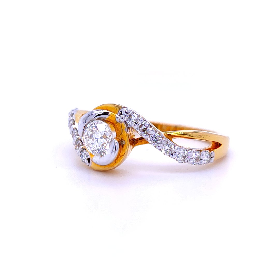 Beautiful twisted solitaire dimond ring