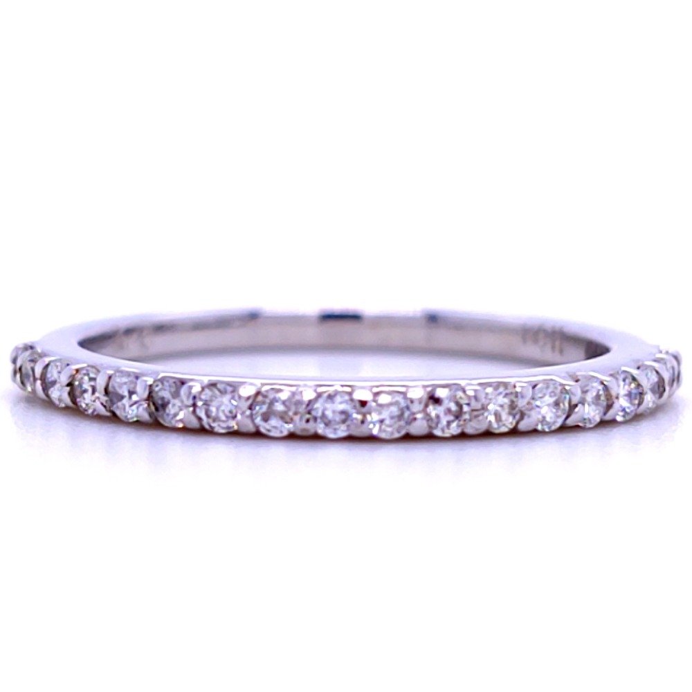 Classic diamond band in whitegold for her