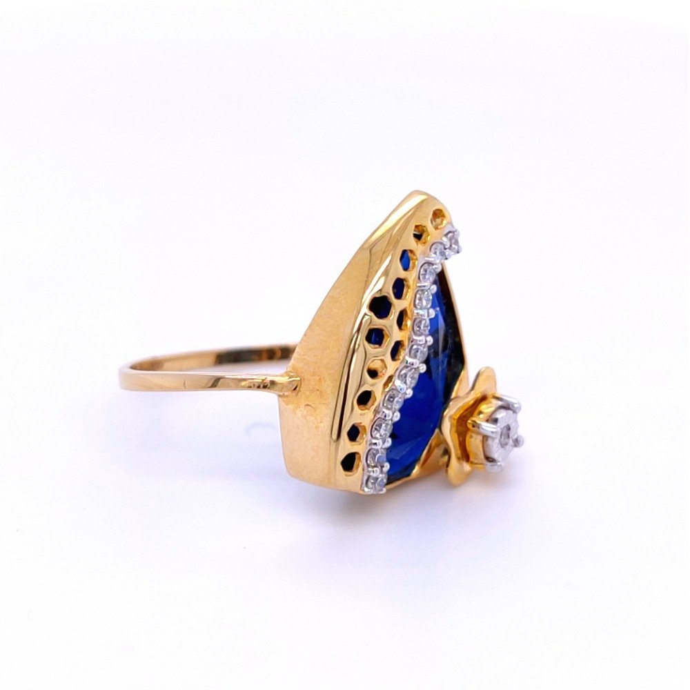 Ravishing diamond ring for her with color stone