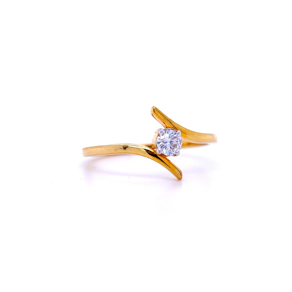 Beautiful one diamond cross ring in 18 kt