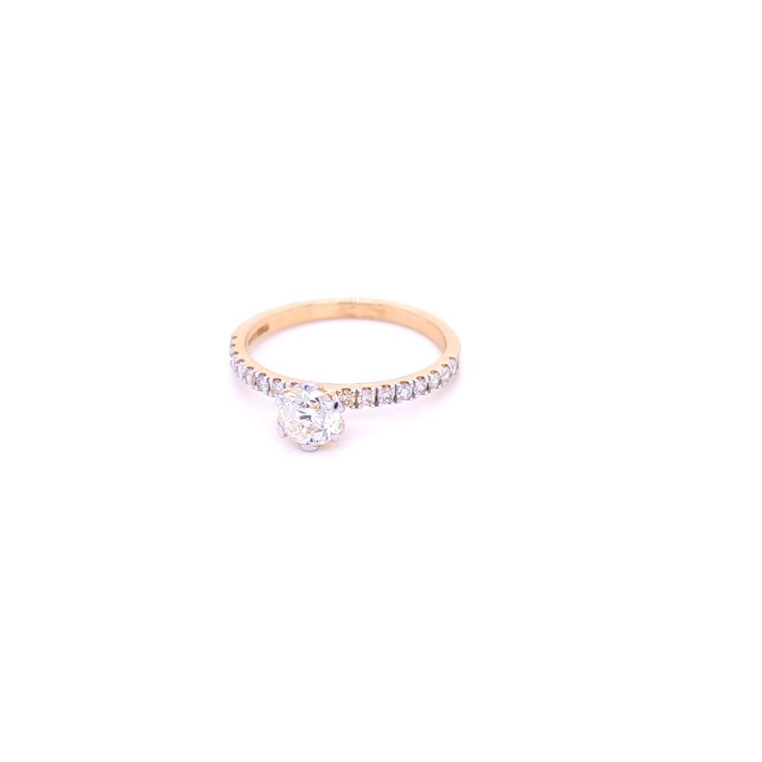 Exquisite gold diamond ring
