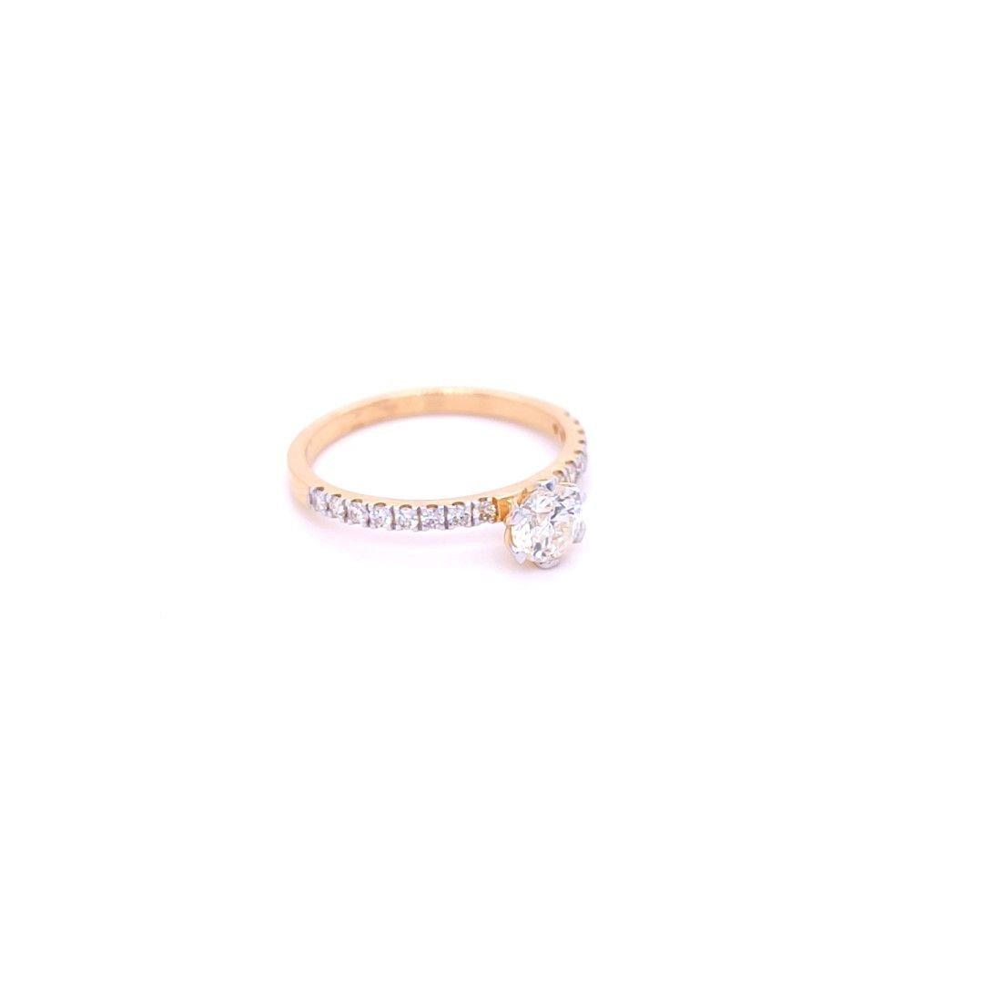 Exquisite gold diamond ring